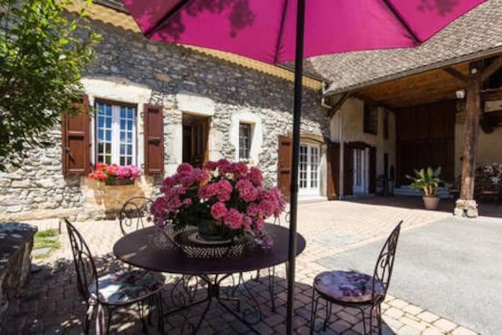Gite De Charme : La Grange Au Lac Azur Treffort  Exterior photo
